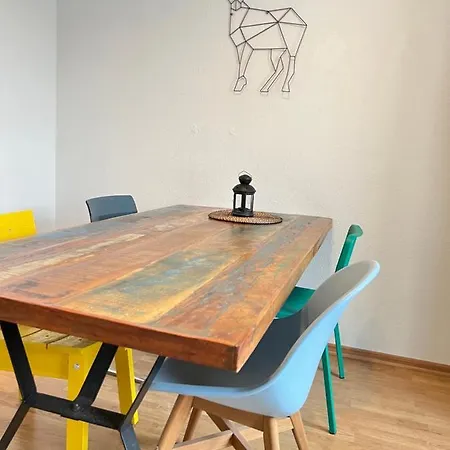 Der Schwan 7 - 3 Schlafzimmer - 2 Balkone - Zentral - 100 Qm Lägenhet *